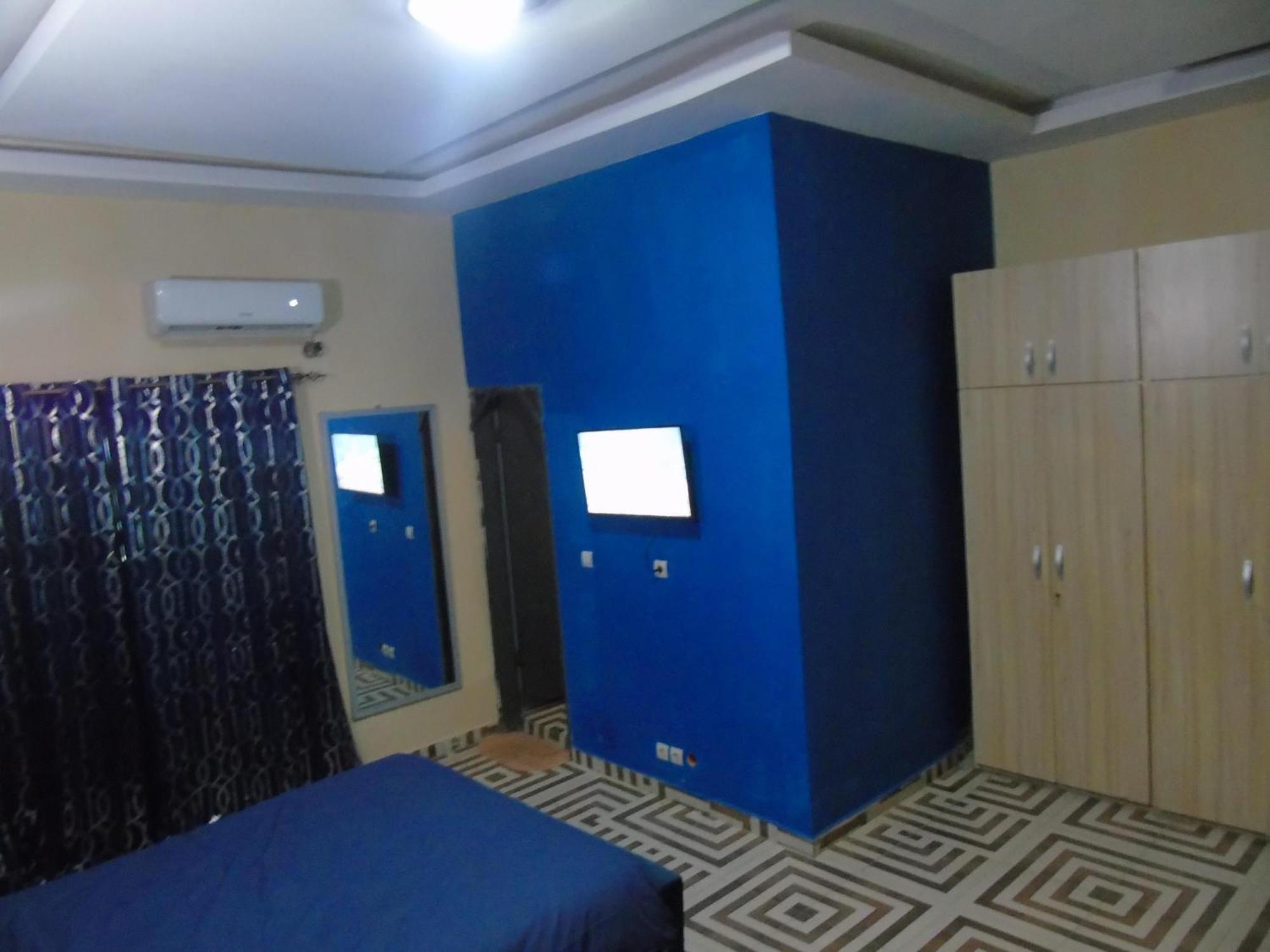 Welcome To Our Lovely 3-Bed Apartment In Abidjan Cocody Ngoại thất bức ảnh