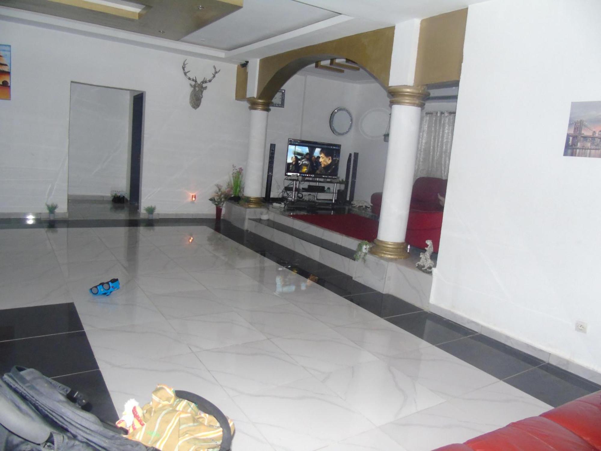 Welcome To Our Lovely 3-Bed Apartment In Abidjan Cocody Ngoại thất bức ảnh